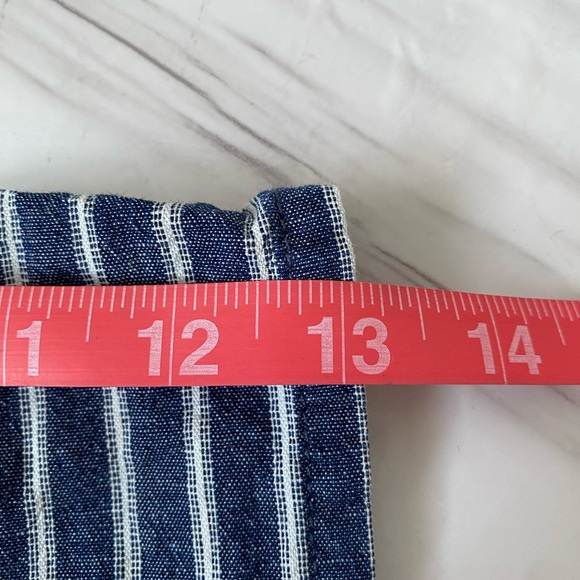 🎉5/$30 - cute light spring/summer tank - cute buttons on back! - Picture 6 of 6